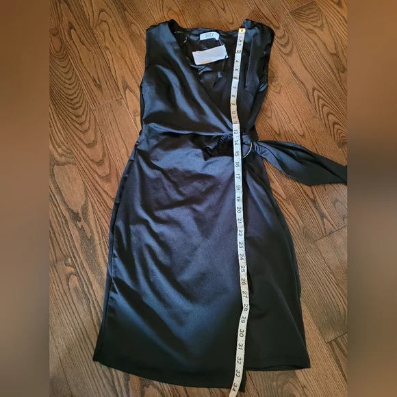 NWT Dress, gorgeous waist detail. - Picture 12 of 13